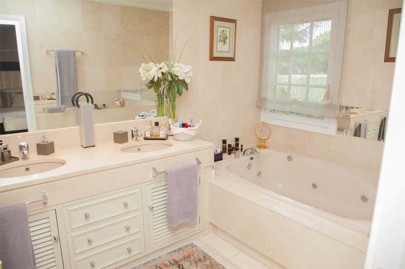 西班牙房产中介-超级豪华别墅-www.canaleschino.com